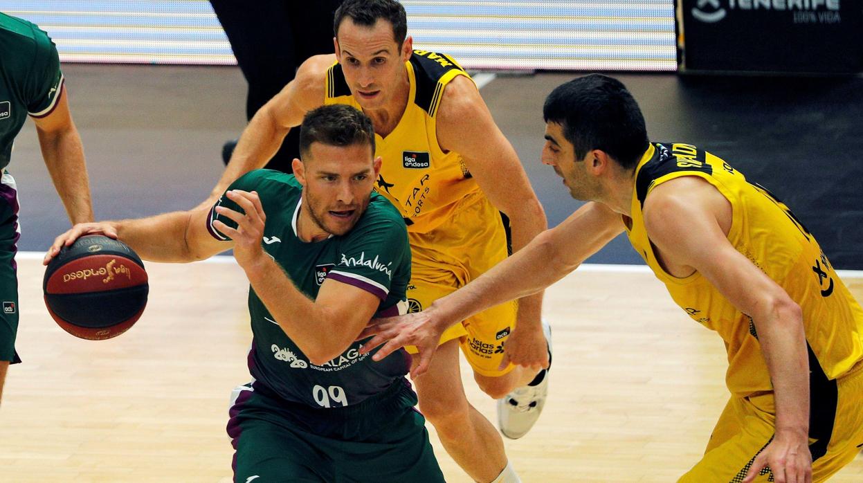 El Unicaja gana al Tenerife y pide paso