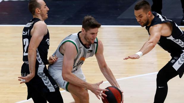 El Joventut se estrena tras ganar en la prórroga