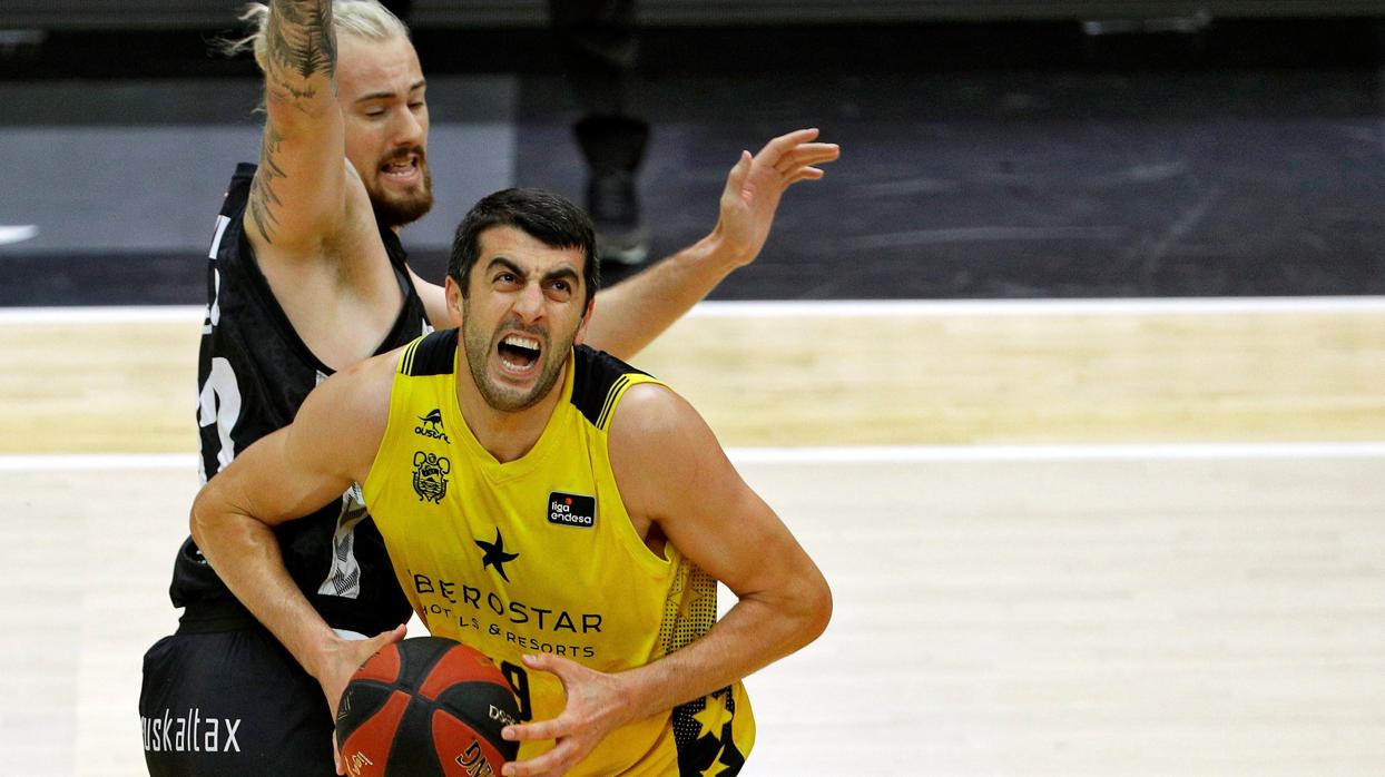 Bilbao Basket revive a costa de un Iberostar Tenerife casi desahuciado