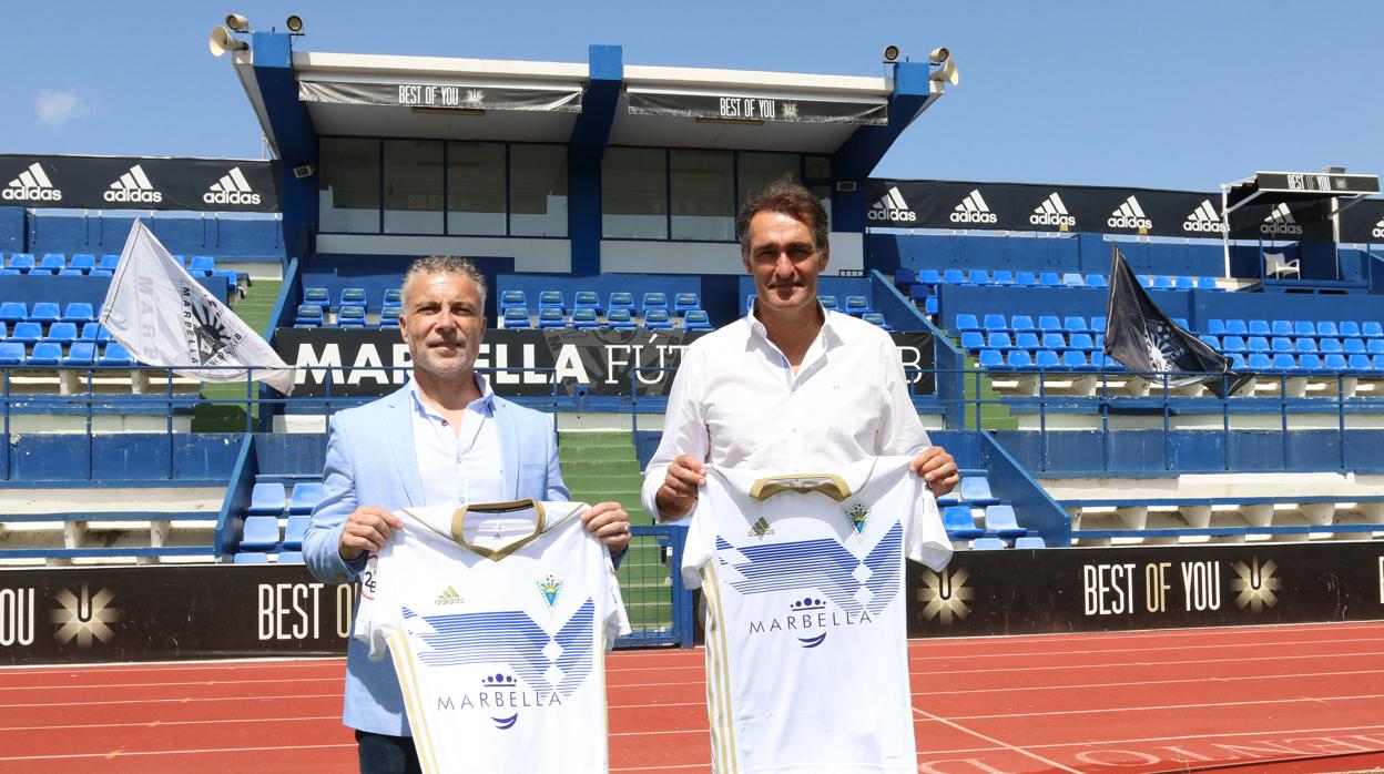 Óscar Felipe y Adolfo Alfdana, este martes en su presentación en el estadio del Marbella