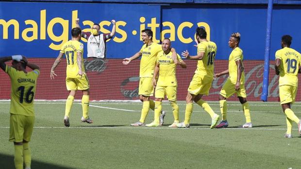 Cazorla somete a un Valencia sin alma