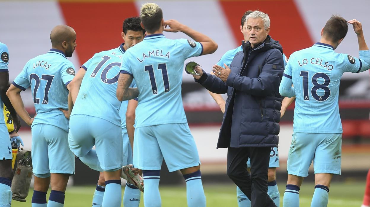 Mourinho, con sus futbolistas