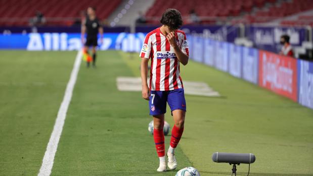 Notable enfado de un desacertado Joao Felix