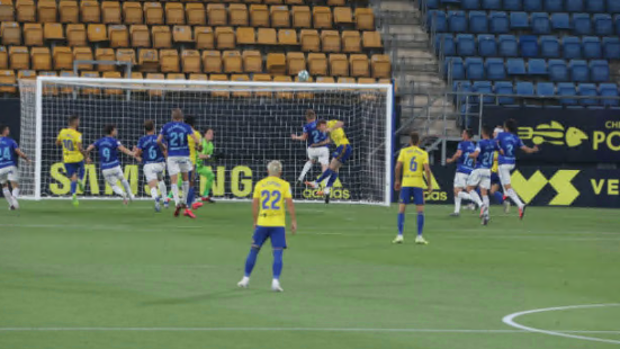 (VÍDEO) Un Cádiz CF muy líder aprovecha otro tropiezo del Almería