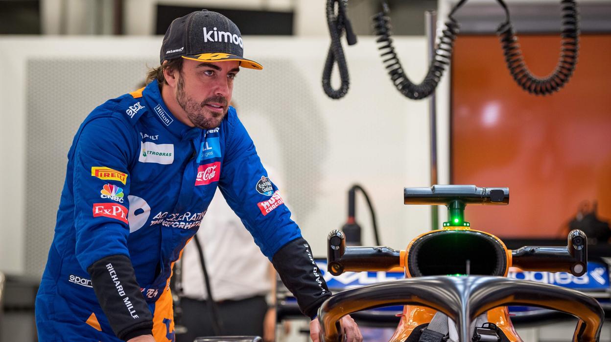 Fernando Alonso, en una visita al equipo McLaren