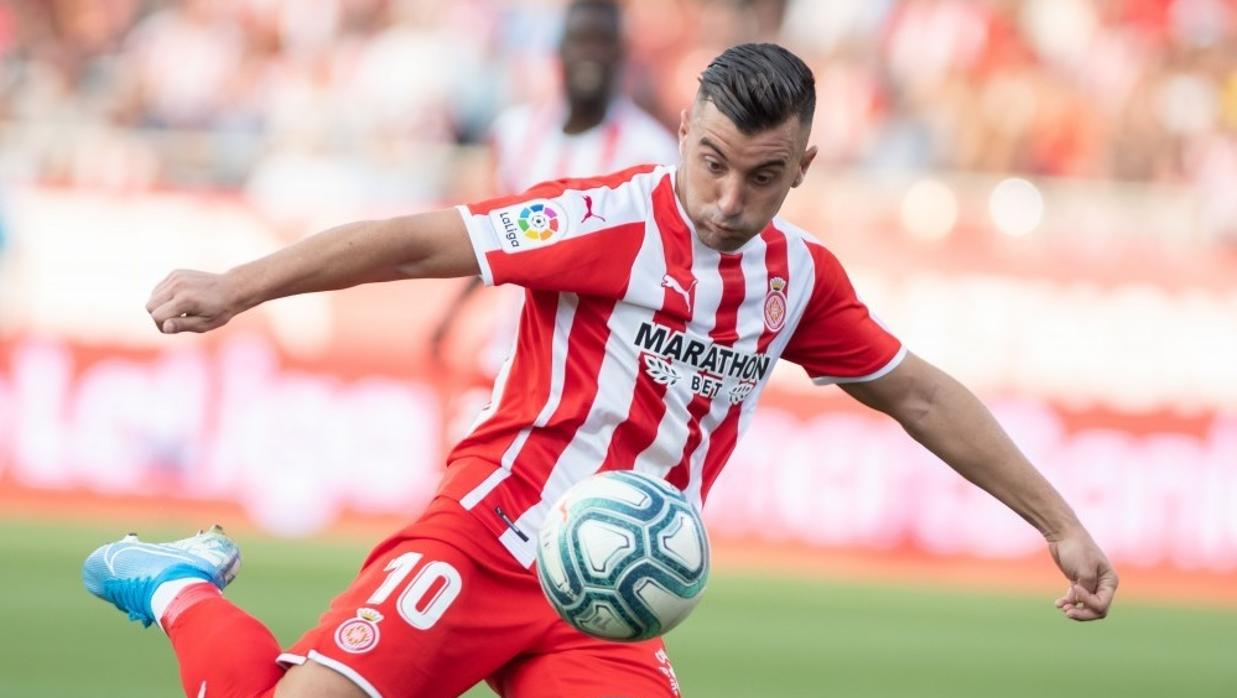 El Girona da un paso de gigante al batir al Almería con un gol de Stuani