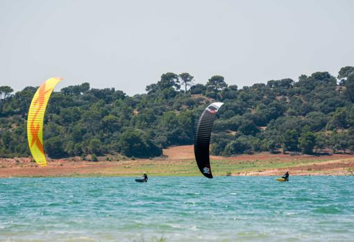 Todas las estrellas de las Formula Kite Spain Series se citan en Alarcón