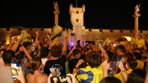 El Gobierno tira de la oreja al cadismo