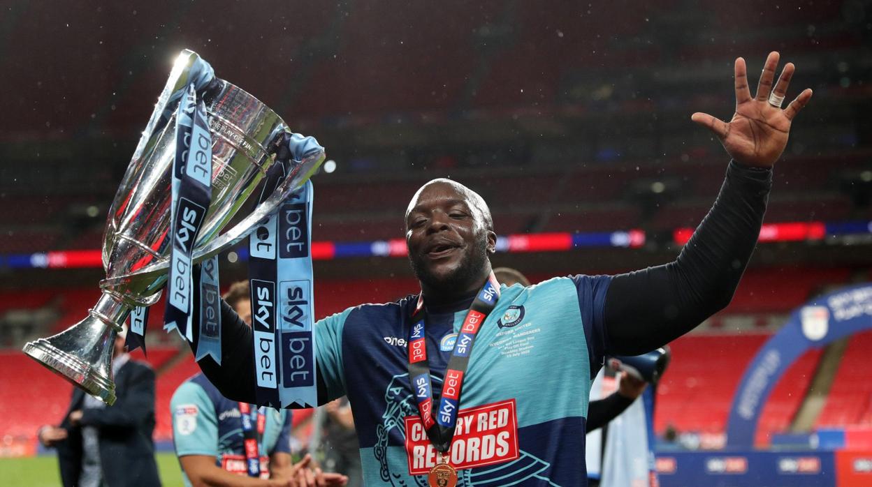 Adebayo Akinfenwa, delantero del Wycombe Wanderers