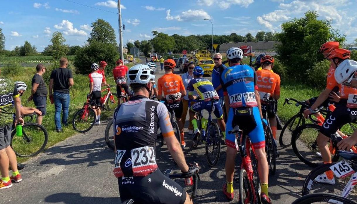 La primera carrera tras el parón se suspende por un accidente de moto