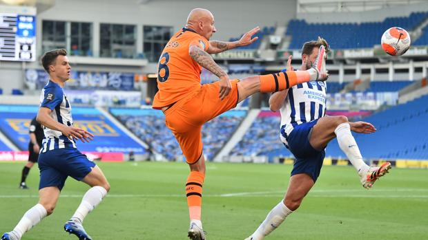 El Brighton asegura la permanencia en un duelo intrascendente