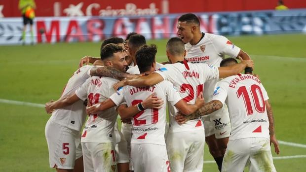 Gudelj, jugador del Sevilla, da positivo a una semana de jugar la Europa League