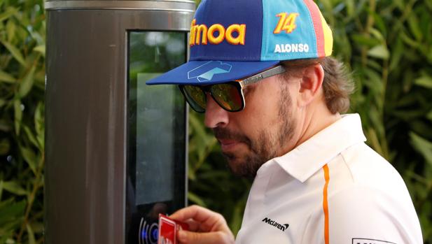 Fernando Alonso supera una odisea para intentar cumplir su sueño en Indianápolis