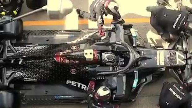 Así fue la parada perfecta de los Mercedes para cambiar los neumáticos
