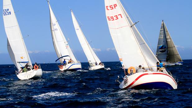 El Real Club Astur de Regatas se estrena con la Aproaches de Gijón