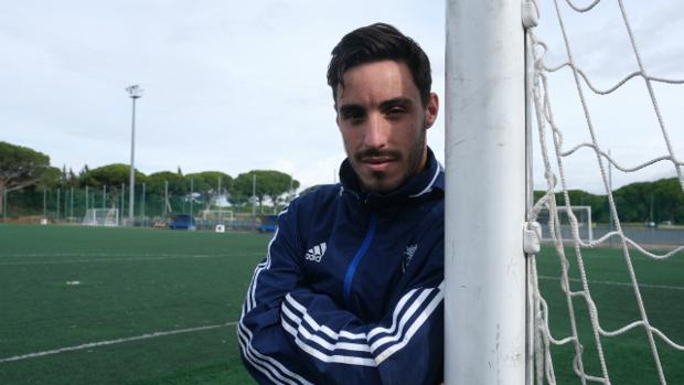 Iza prolonga su contrato con el Cádiz CF hasta 2023