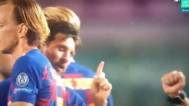 El feo gesto de Messi con el árbitro Cakir al acabar el partido