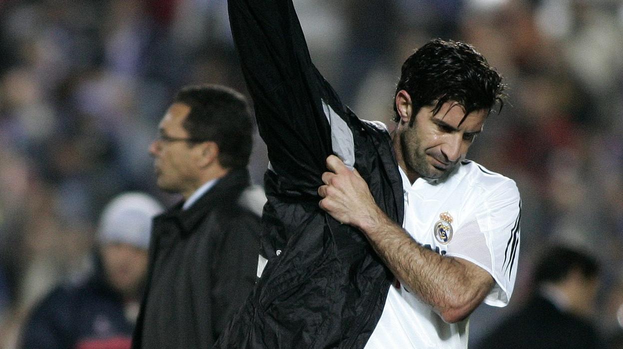 Figo, tras ser relevado por Luxemburgo en un partido del Madrid