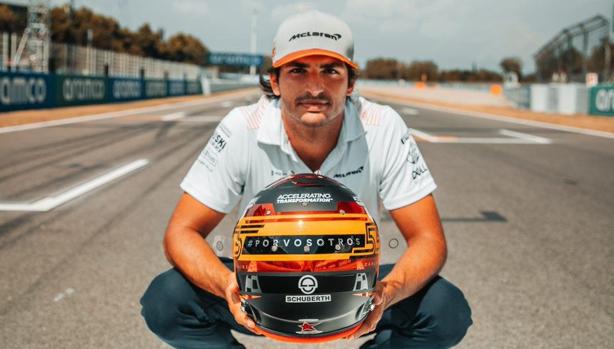 El emotivo mensaje que Sainz portará en su casco durante el Gran Premio de España