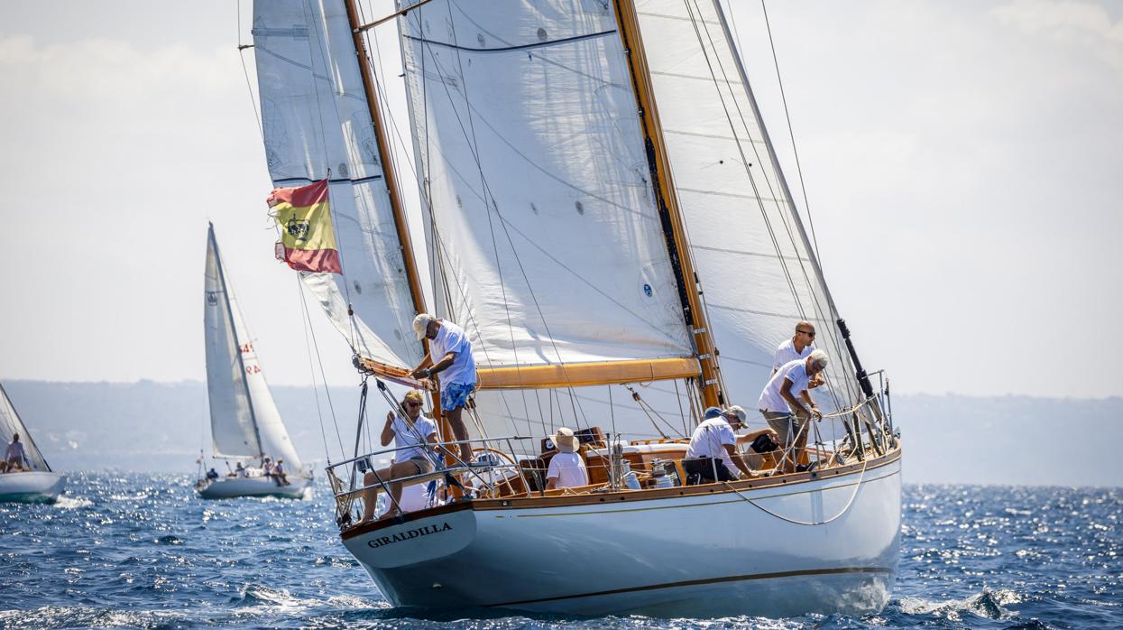 El «Giraldilla», ganador de la V Regata Clásicos de Palma