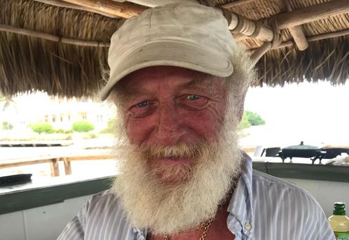 Stuart Rogerson, de 73 años, nueve meses de travesía en un pequeño trimarán de 30 pies llamado «Nandi»