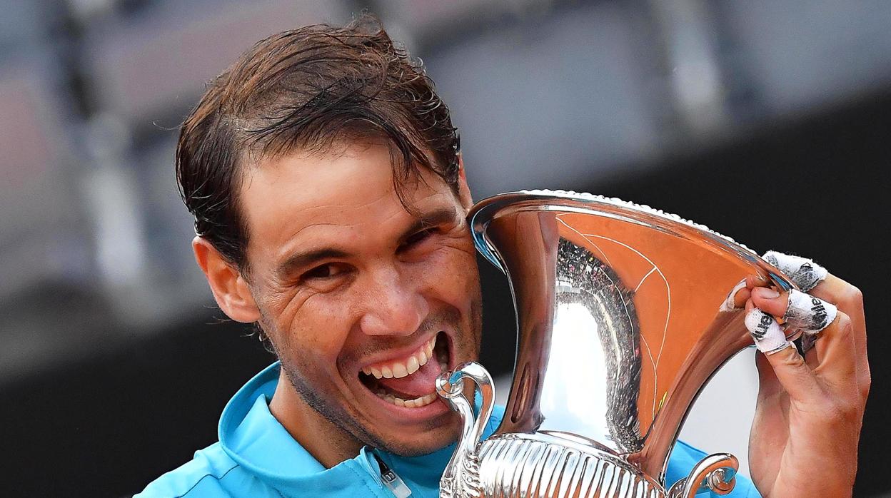 Nadal, con el trofeo de Roma de 2019