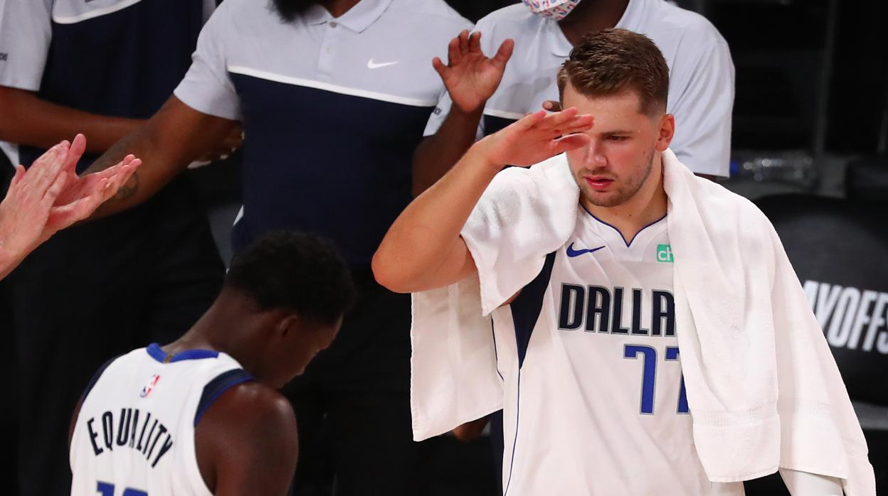 Doncic, con sus compañeros