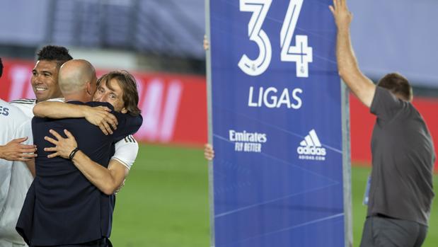 Modric cumple ocho años en el Madrid: «El resto es historia»