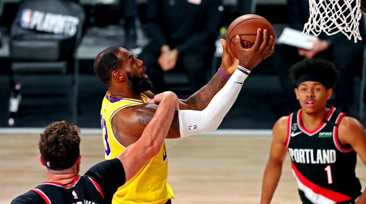 Bucks y Lakers llegan a semifinales; Rockets, a un triunfo