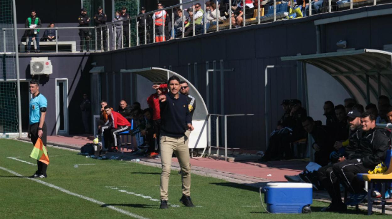 Juanma Pavón, entrenador del Cádiz B.