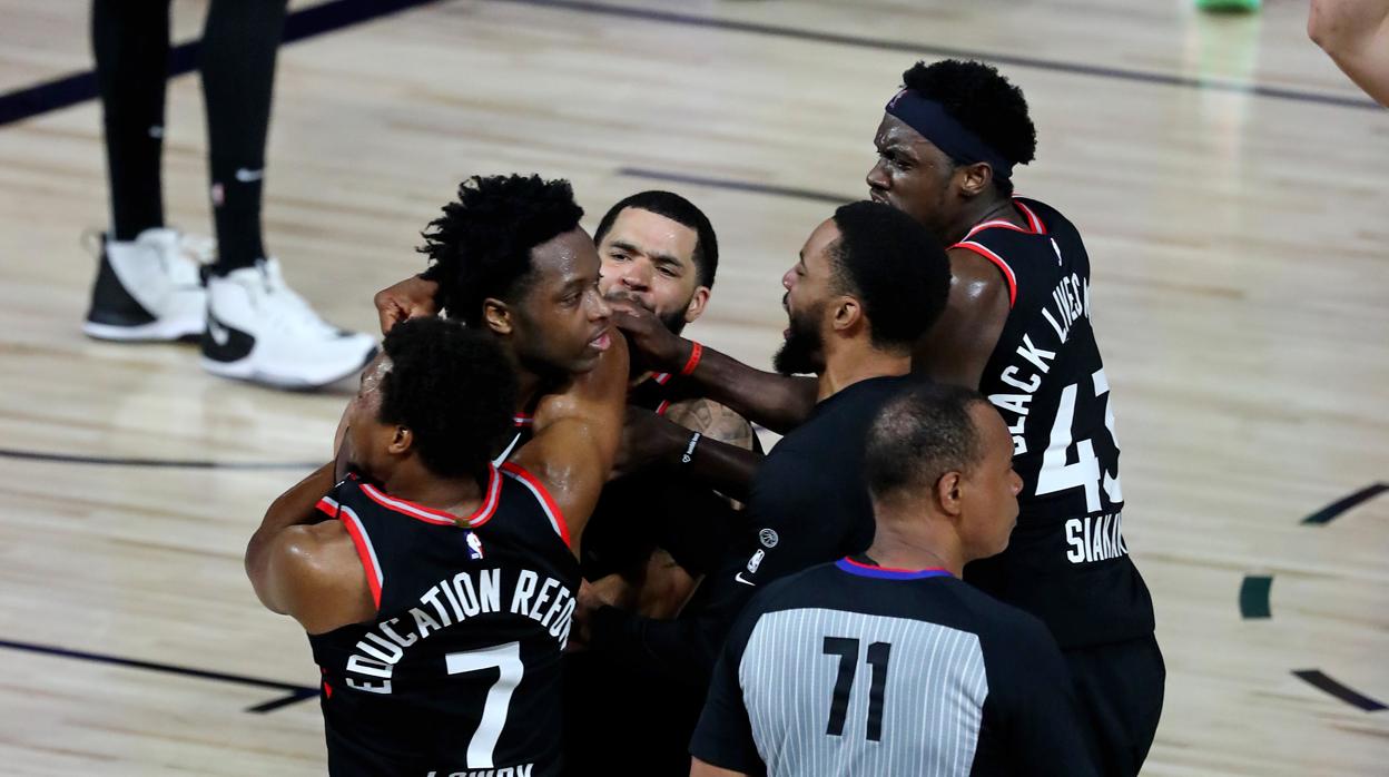 Los Raptors se mantienen con vida de milagro