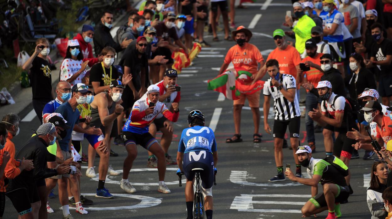 La imagen del Tour que avergüenza al mundo y desafía al coronavirus