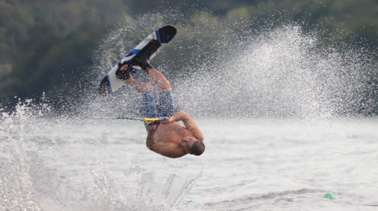 Silvia Pequeño (Slalom) y Christianens (Wakesurf), ganadores de la Semana Abanca