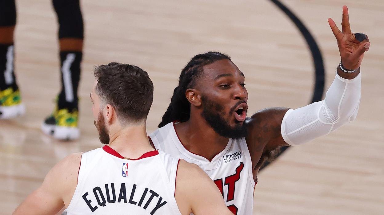 Los jugadores de Miami celebran el triunfo