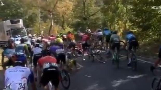 Un camión desata el pánico en el Tour de Luxemburgo