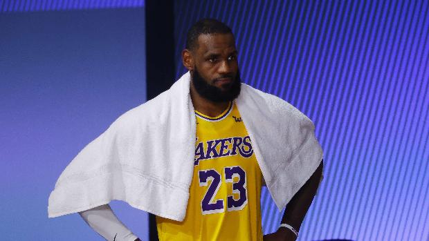 Enfado de LeBron James tras no llevarse un año más el MVP