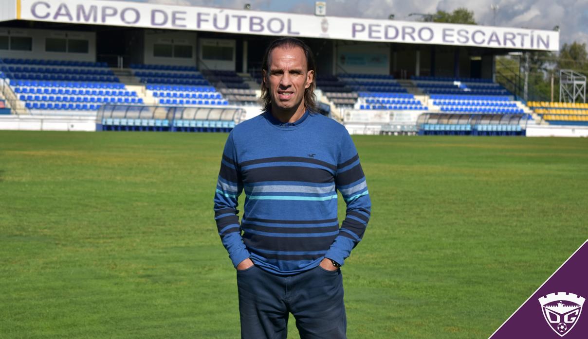 Navarro "Mono" Montoya, en el Pedro Escartín, el estadio del CD Guadalajara