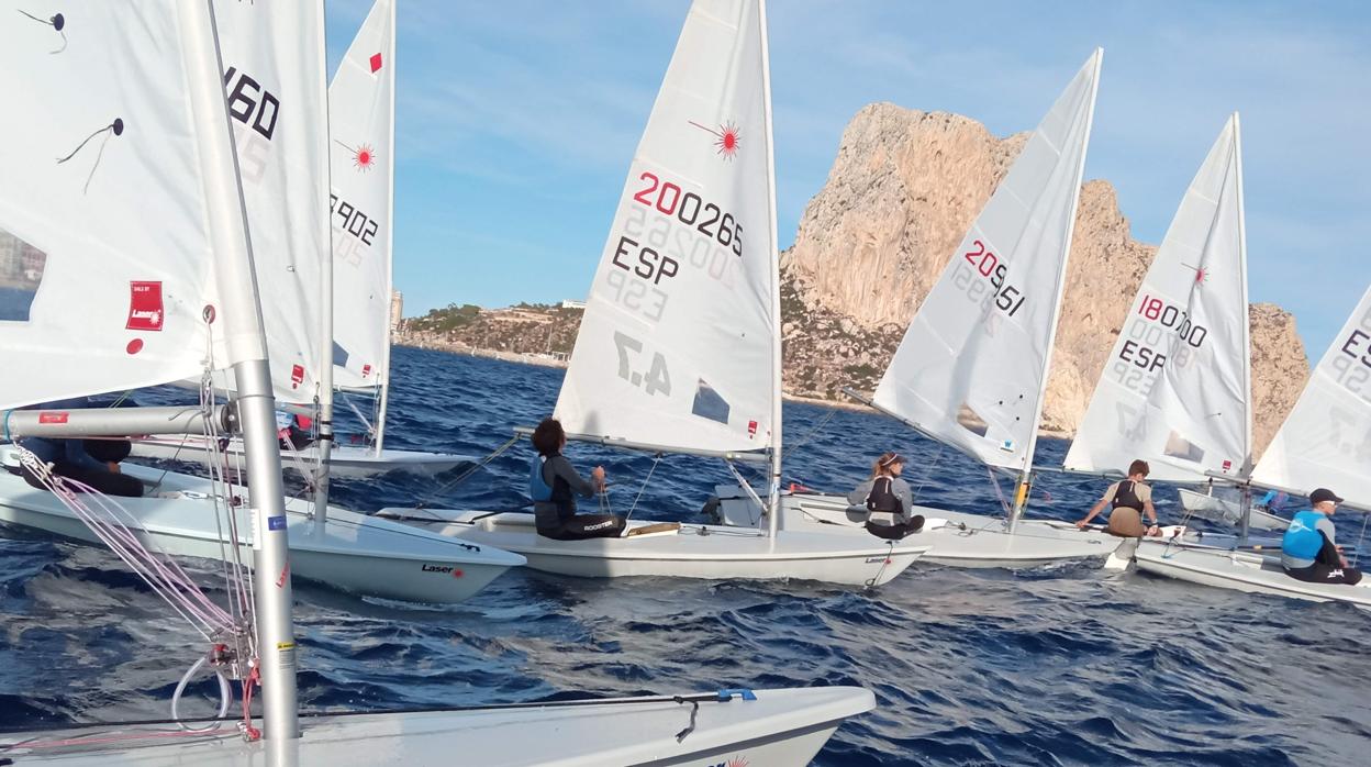 Antonio López, Mariano Cebrián y José Vicente Gutiérrez lideran el Trofeo ILCA de Calpe