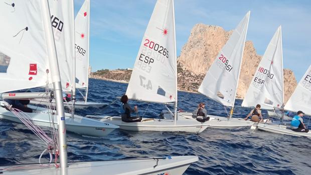 Antonio López, Mariano Cebrián y José Vicente Gutiérrez lideran el Trofeo ILCA de Calpe