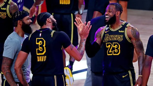 Los Lakers no solo juegan con Kobe en el corazón