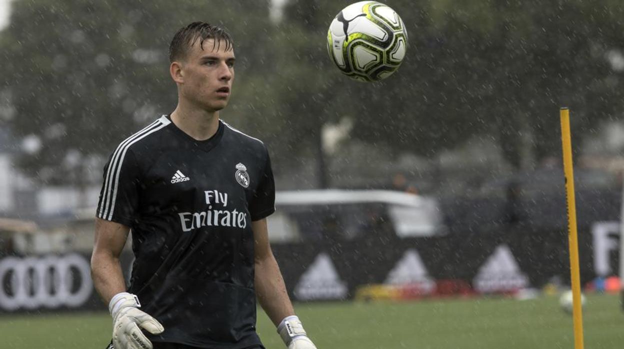 Lunin da positivo por coronavirus con su selección