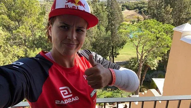 Así quedó el brazo de Laia Sanz tras la caída que la ha obligado a retirarse del rally de Andalucía