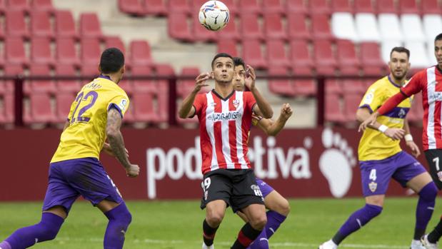 El Logroñés sorprende al Almería y gana su primer partido