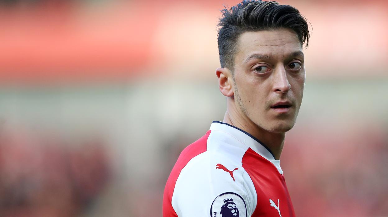 Özil, durante un partido con el Arsenal hace unos años