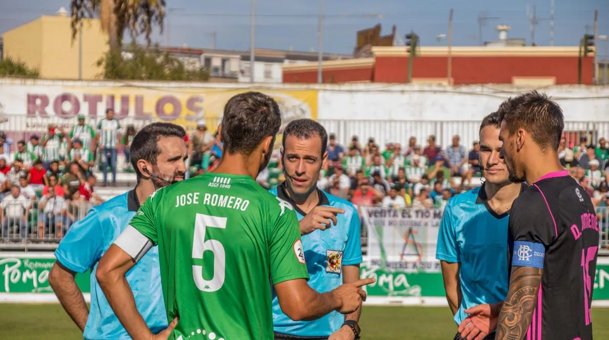 Atlético Sanluqueño y Recreativo de Huelva jugaron en El Palmar con público en las gradas