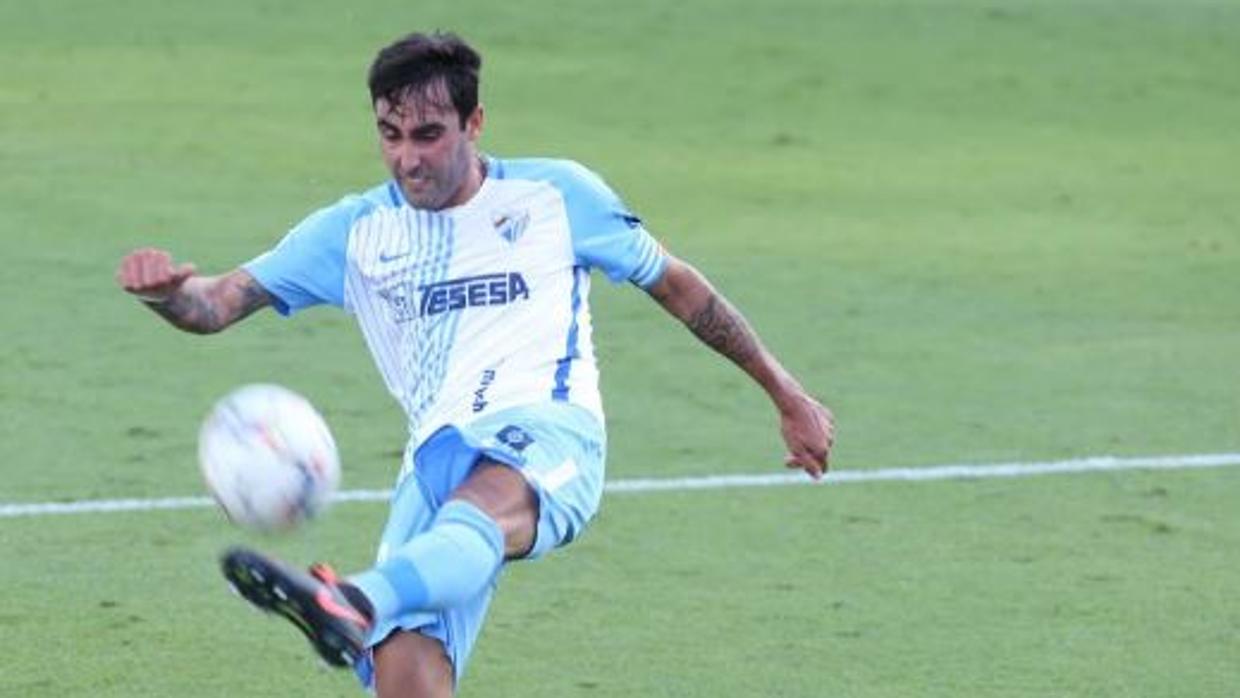 El Málaga marca, aguanta, no sentencia y sufre ante un buen Sporting