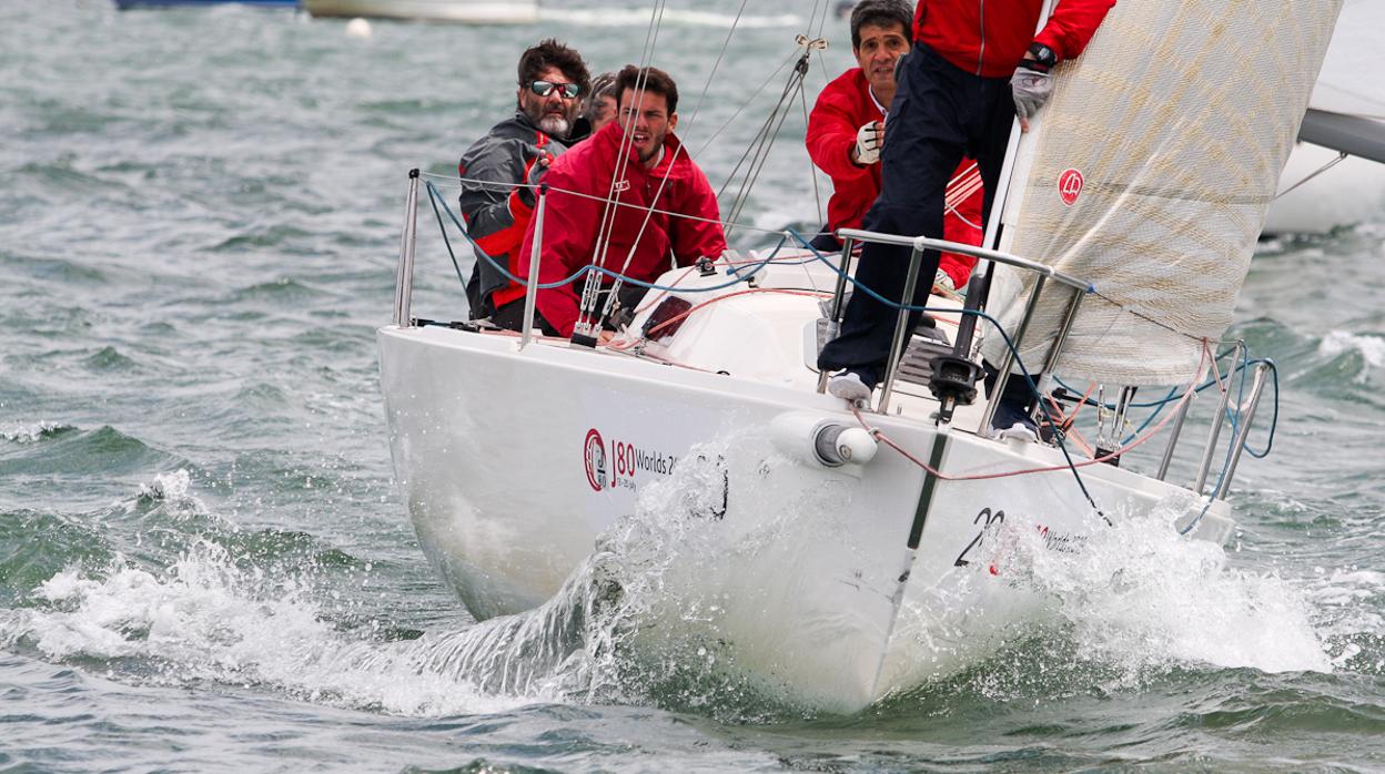 Tercera jornada del Trofeo Social para cruceros y J80 en el Abra