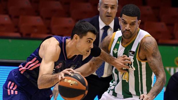 Campazzo y Carroll lideran al Madrid ante un perdido Betis