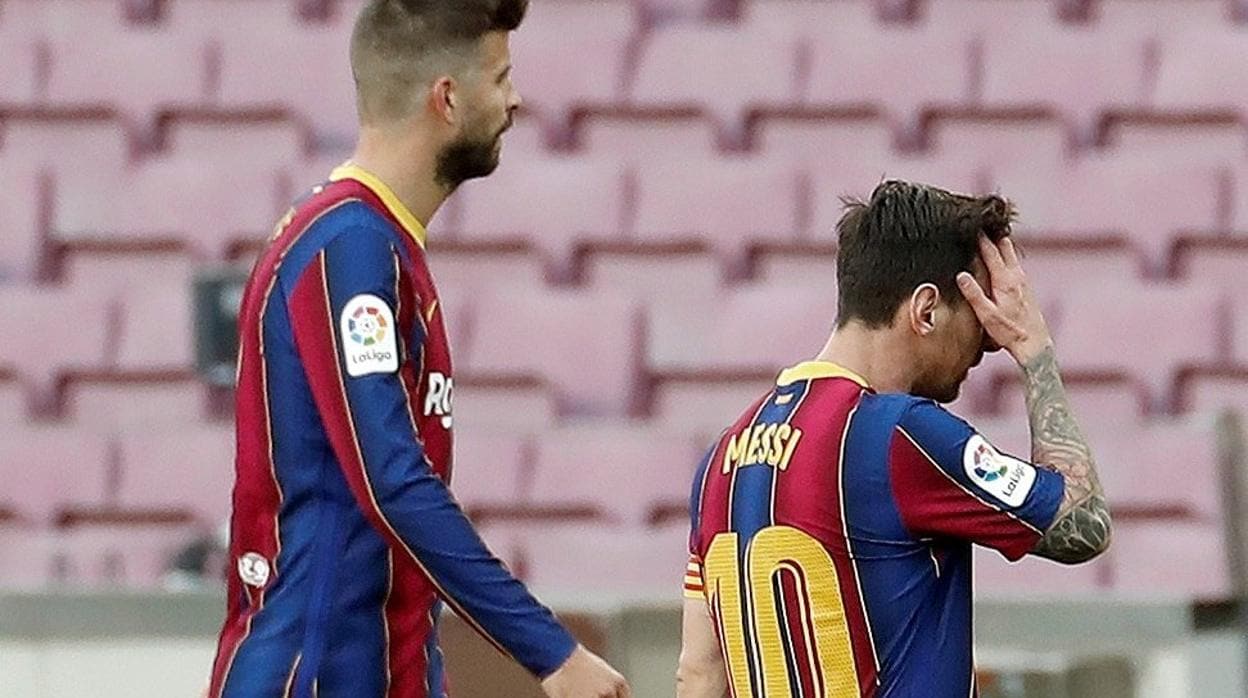 Messi y Bartomeu durante la última ampliación de contrato del argentino