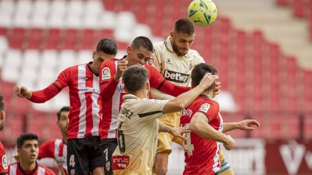 Un contundente Espanyol se lleva los puntos de Las Gaunas